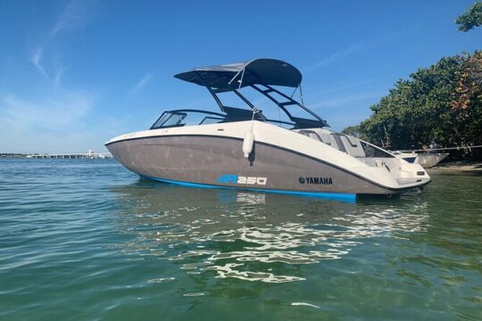 Miami Boat Rental for 6 People without Captain