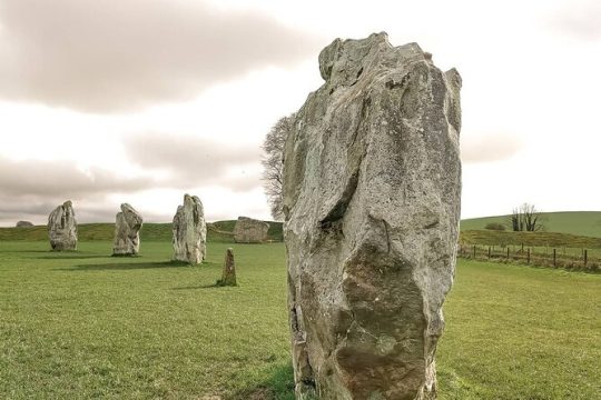 Stonehenge, Avebury and West Kennet Guided Small Group Tour from London
