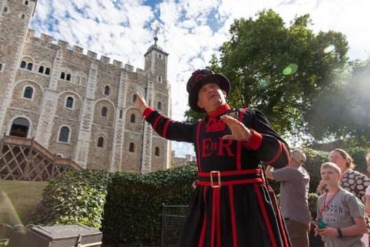 Best of Royal London including Tower of London, Changing of the Guard and Cruise