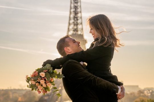 Private Guided Photoshoot Experience at the Eiffel Tower