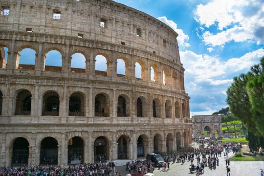 Colosseum and Roman Forum Small Guided Group - Skip the Line Tour