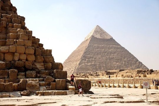 Tour to Giza Pyramids & The Sphinx