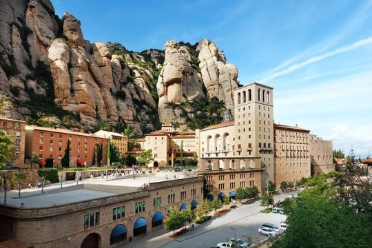 Barcelona Highlights and Montserrat with Cog-wheel Train