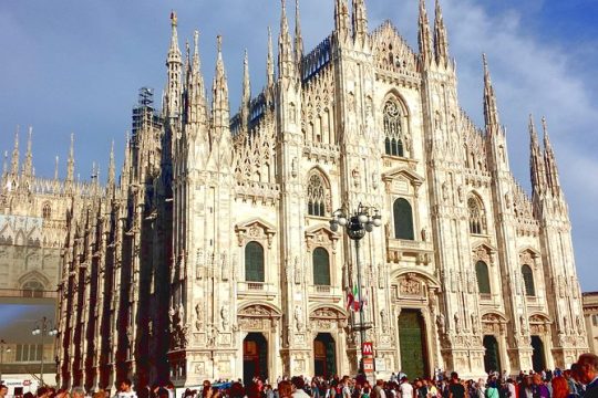 Skip the Line: Milan Duomo Guided Tour & Hop on Hop off optional