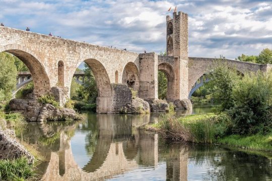 Besalú & 3 Medieval Towns Tour from Barcelona with Hotel Pick-Up in Small Group