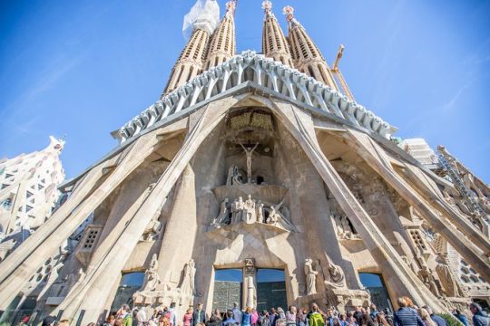 Sagrada Familia Priority Access Tour with Tower Entry