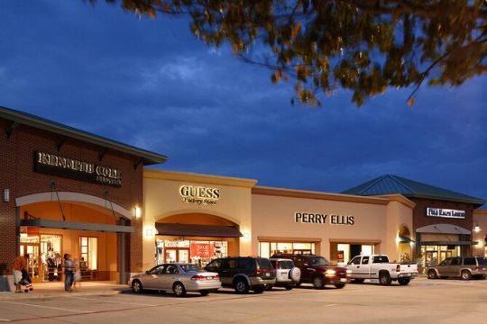 Dallas Best of Outlet Malls in the Luxury Private Limousine