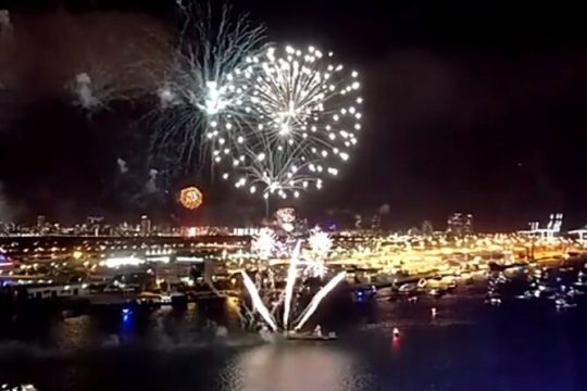 Fireworks Viewing Cruise - Includes Beverages & Party Favors