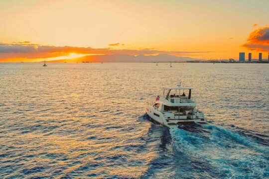 Private Sunset Snorkel Charter with Tasting Menu from Waikiki on a Yacht