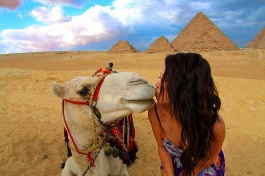 Tour to Giza pyramids & Egyptian museum from Alexandria by car