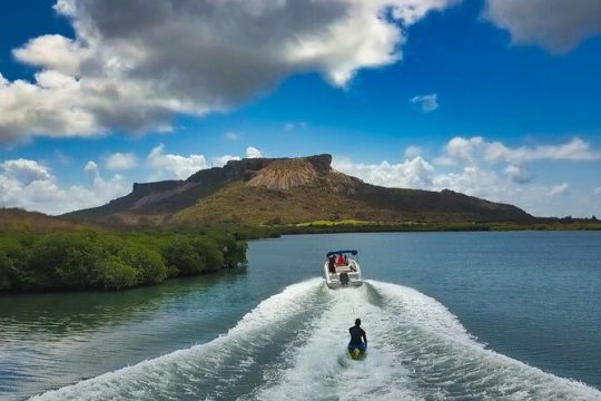 2 hour private boat tour - Spanish Waters & Swim Stop