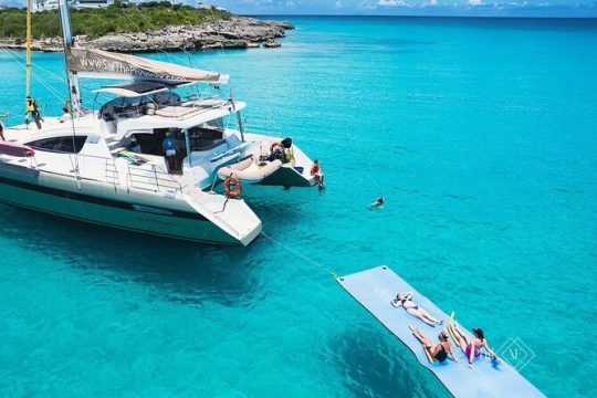5 Hour Luxury Catamaran Day Sail in Sint Maarten