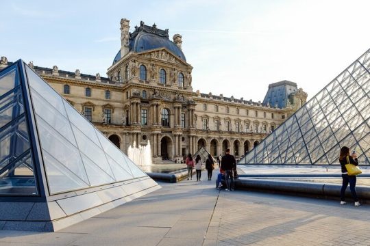 Louvre Landmarks with Skip-the-Line Louvre Entry Ticket