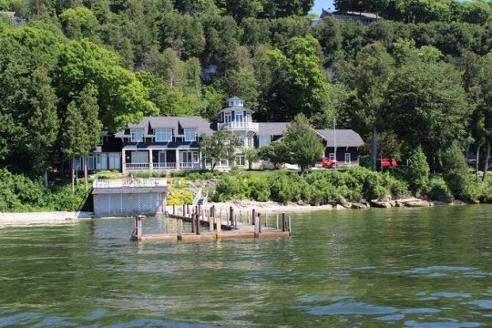Strawberry Islands Scenic Boat Tour and Historic Cottage Row