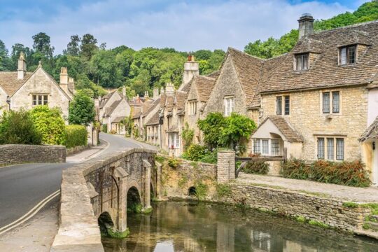 Small Group Cotswolds Village, Stonehenge and Bath Tour from London