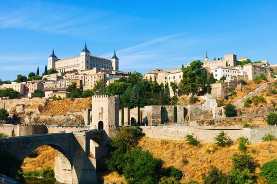 From Madrid: Full-Day Medieval Tour in Toledo and Ávila