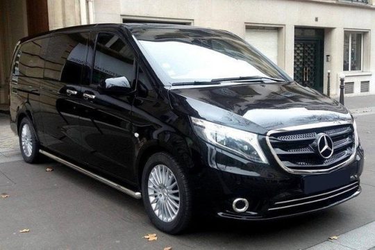 Arrival Private Transfer: Manchester Airport MAN to Liverpool in Luxury Van