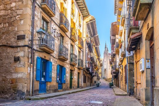 Essential Walking Tour through the Emblematic Places of Hondarribia