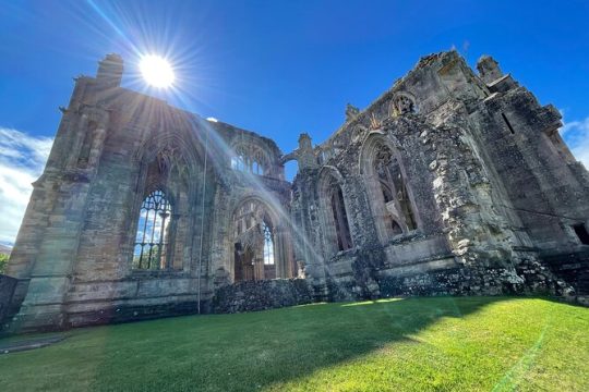 Stone & Story: Rosslyn Chapel & Melrose Abbey Private Day Trip