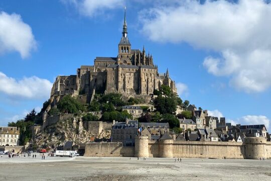 Mont Saint-Michel Small-group by Minivan from Paris with Calvados