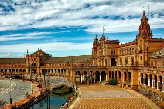 Excursion from Malaga to Seville with tickets to the Real Alcázar