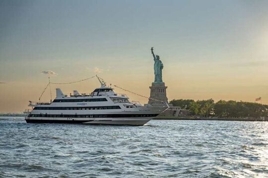 Sips Cruise with Sightseeing and Manhattan Walking Tour