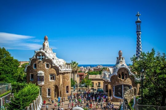 Sailing Experience and Sagrada familia with Park Guell Small Group Tour