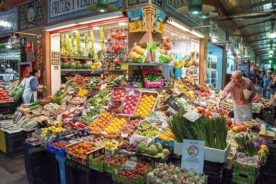Discover the markets of Seville by bike and try their most typical products!