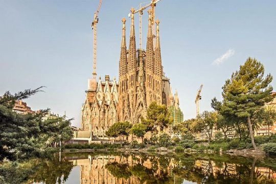 Private Barcelona’s Highlights halfday tour - pick up included
