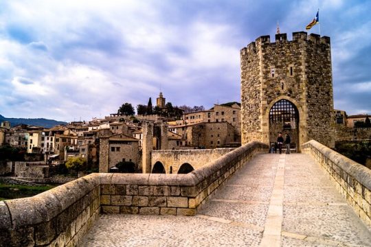 Full Day Car Trip from Barcelona to Medieval Towns of Catalonia