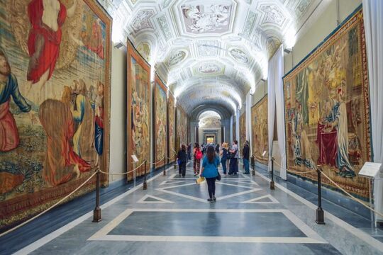 Vatican Museums and Rome's highlights private excursion