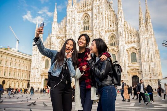 Highlights of Milano Private Walking Tour: Duomo, Castle & Gelato