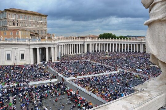 Private tour in Rome: Vatican, Fountains and Squares with lunch and transfers