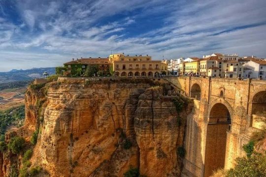 Private tours from Malaga to Ronda and the white village of Setenil up to 8 pax