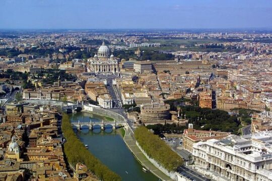 Rome in Luxury: Private Sightseeing Tour by Exclusive Vehicle