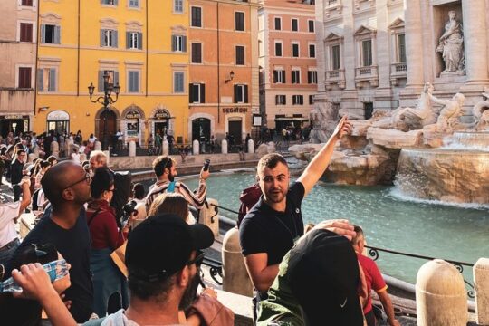 Trevi Fountain and Hidden Gems Walking Tour in Rome