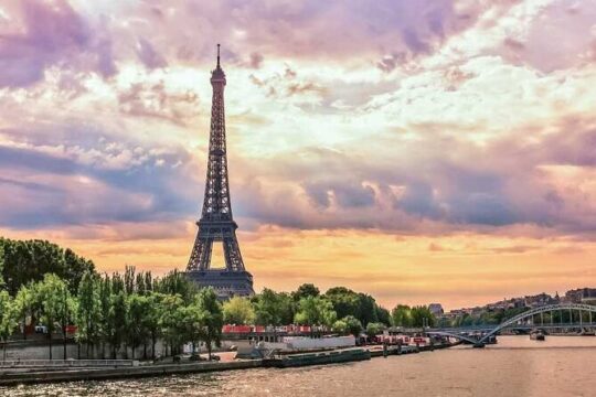 Skip-the-line Eiffel Tower Summit at Premium Sunset Time via Lift