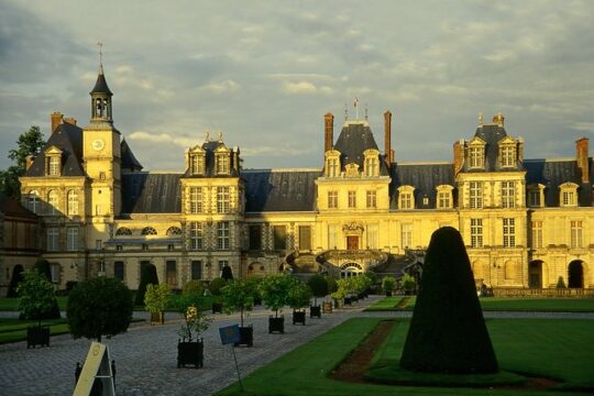 Fontainebleau & Vaux le Vicomte Private Day Tour from Paris