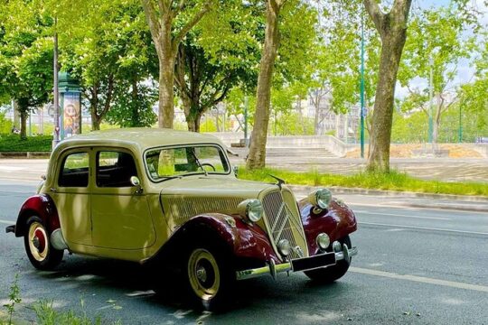 2 Hour Private Guided 2CV or Traction Tour Experience in Paris