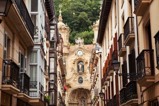 Walking Tour through the Emblematic Places of San Sebastián