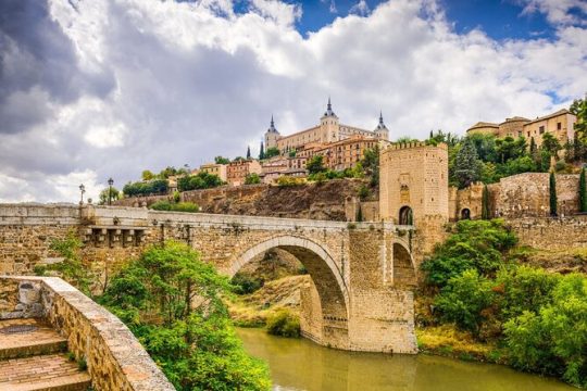 Toledo Full Day Tour with Tapas and Wine