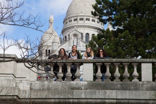 Professional Photo Shoot Tour in Paris' Montmartre