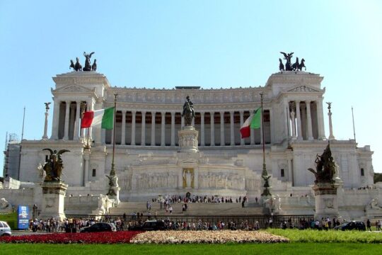 Rome's Top Squares and Fountains 4 Hour Tour with Driver from your Rome Hotel
