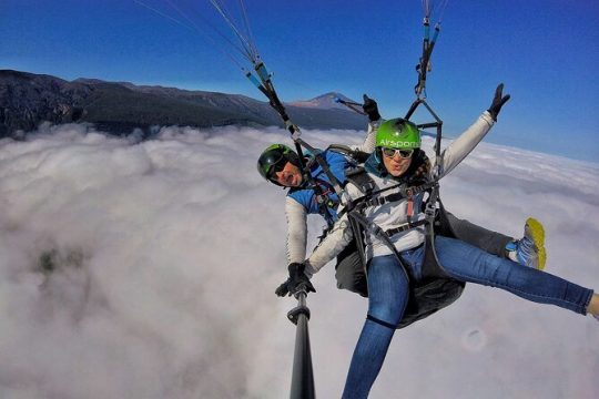 GOLD paragliding flight including videos/photos, t-shirt and a bottle of Cava
