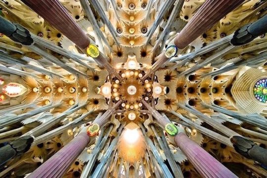 Private Golden Hour in Sagrada Familia Tour & Park Güell's Sunset
