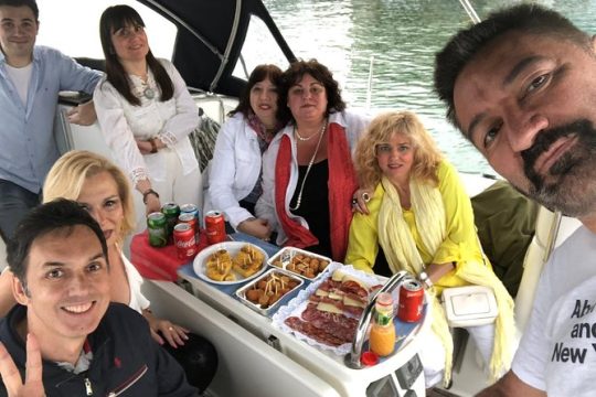 Private Sailing Trip from Barcelona Olympic Port with Tapas