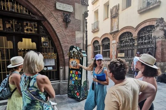 Barcelona cultural tailored private tour - guest pickup