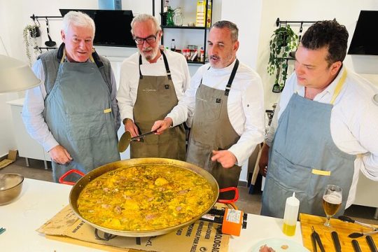 Valencian Paella Workshop with welcome drinks and tapas