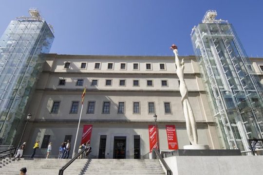 Private Tour: Reina Sofia Museum with Skip-the-Line Access
