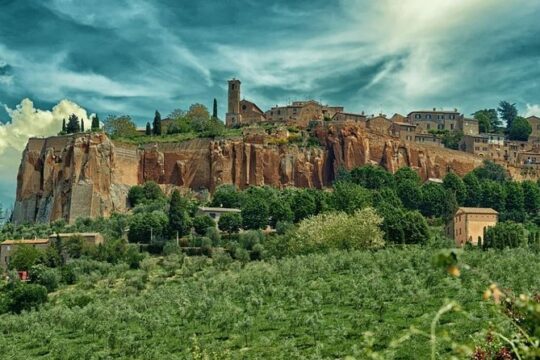 Tuscan Treasures: Private Tour from Rome to Siena and Orvieto